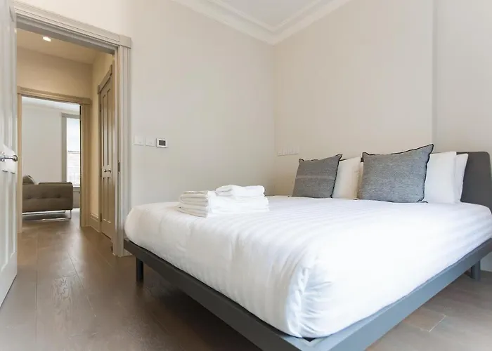 Soho Luxury 1 Bedroom Apartment By Concept Apartments